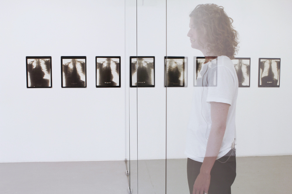 Lina Hermsdorf, 'Vantage Point', installation view, Künstlerhaus Bremen 2017. Performer Casper-Malte Augusta. Photography: Fred Dott and Lina Hermsdorf. Courtesy the artist. (Lina Hermsdorf - State 0 - Performance with Emmy Beber 0)