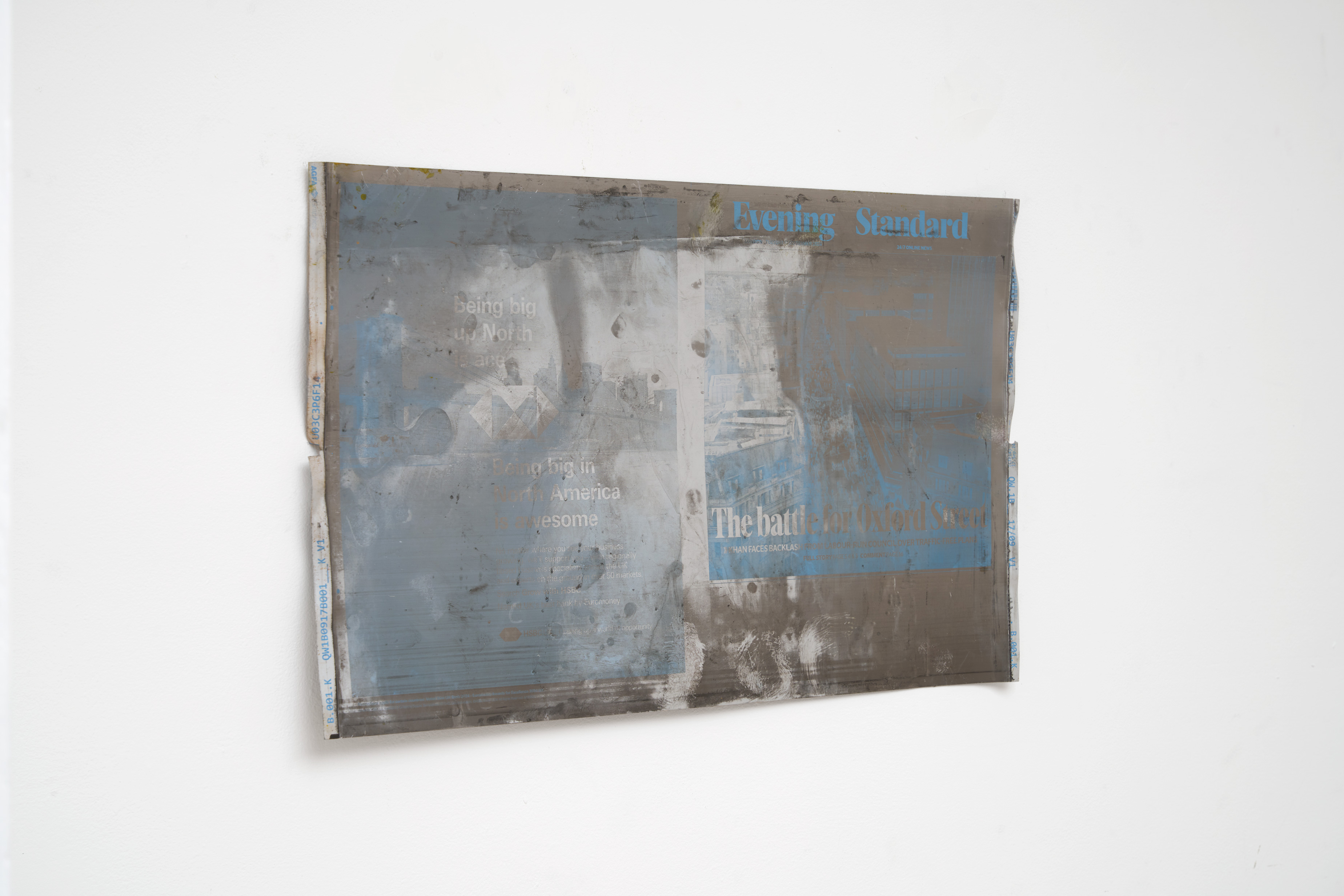 Eloise Hawser, 17-09-2024, Found lithographic plate. 2025. Photo : Peter Otto (ELOISE HAWSER: 18)